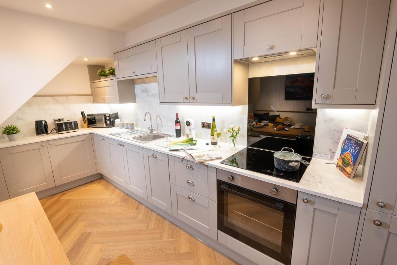 Lola'S Loft With Lake Views - Central Bowness - Pet Friendly Exteriör bild