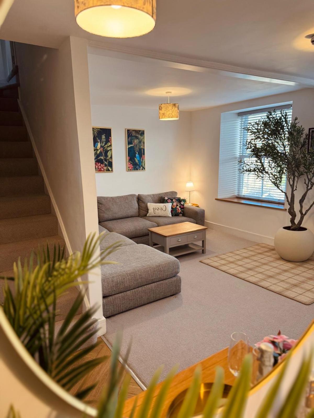 Lola'S Loft With Lake Views - Central Bowness - Pet Friendly Exteriör bild